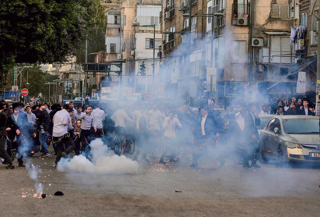 עימותים בין מתפרעים לשוטרים (Nir Elias, REUTERS) עימותים בין מתפרעים לשוטרים
