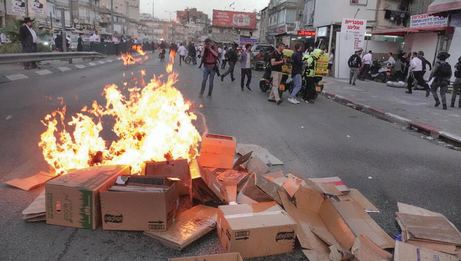 הצתות בכבישים (שאול גולן) הצתות בכבישים