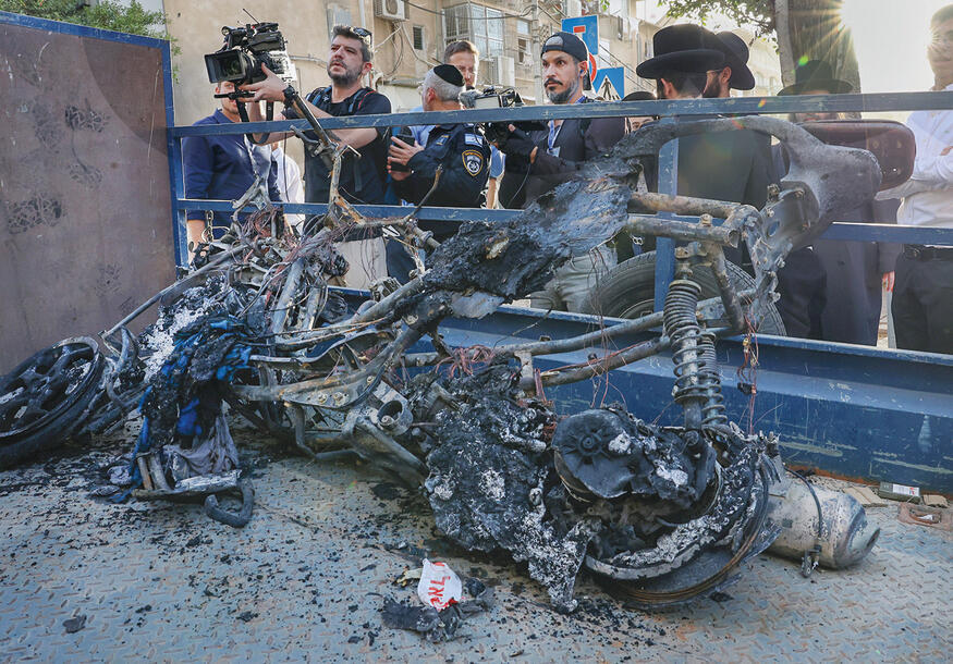 האופנוע המשטרתי שהוצת (שאול גולן) האופנוע המשטרתי שהוצת