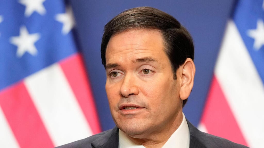 U.S. Secretary of State Marco Rubio (Photo: Alex Brandon/ AFP) ראש ממשלת הונגריה ויקטור אורבן עם מזכירת המדינה של ארה"ב מרקו רוביו בודפשט