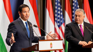 ראש ממשלת הונגריה ויקטור אורבן עם מזכירת המדינה של ארה"ב מרקו רוביו בודפשט