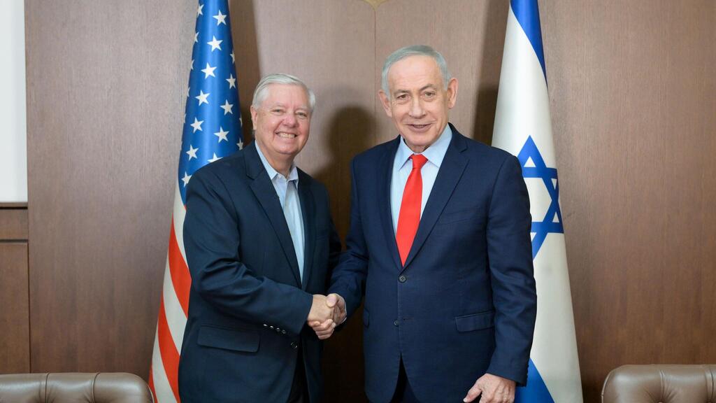 לינדזי גרהאם לצד נתניהו. "לינץ' בקשרים טובים איתו, תשיגו עליו מידע" (צילום: מעיין טואף/ לע״מ) ראש הממשלה בנימין נתניהו נפגש היום (ב׳) בלשכתו בירושלים עם הסנאטור האמריקני לינדזי גרהאם