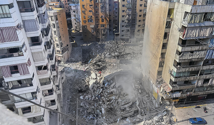 “פשטות שאיננה מנקרת עיניים“. הדאחיה אחרי תקיפה ישראלית ב־2025 (HOUSSAM SHBARO, Anadolu via AFP) “פשטות שאיננה מנקרת עיניים“. הדאחיה אחרי תקיפה ישראלית ב־2025