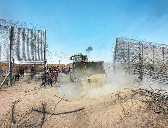בצה"ל לא ראו ולא שמעו. הפלישה לעוטף  | צילום: Mohammed Fayq Abu Mostafa, רויטרס