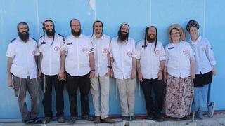 מתנדבי מד"א של משפחת פרקש. מימין לשמאל: רבקי, לאה, אלעזר (גיס), מאיר, אלישע, אברהם, דוד, שלומי