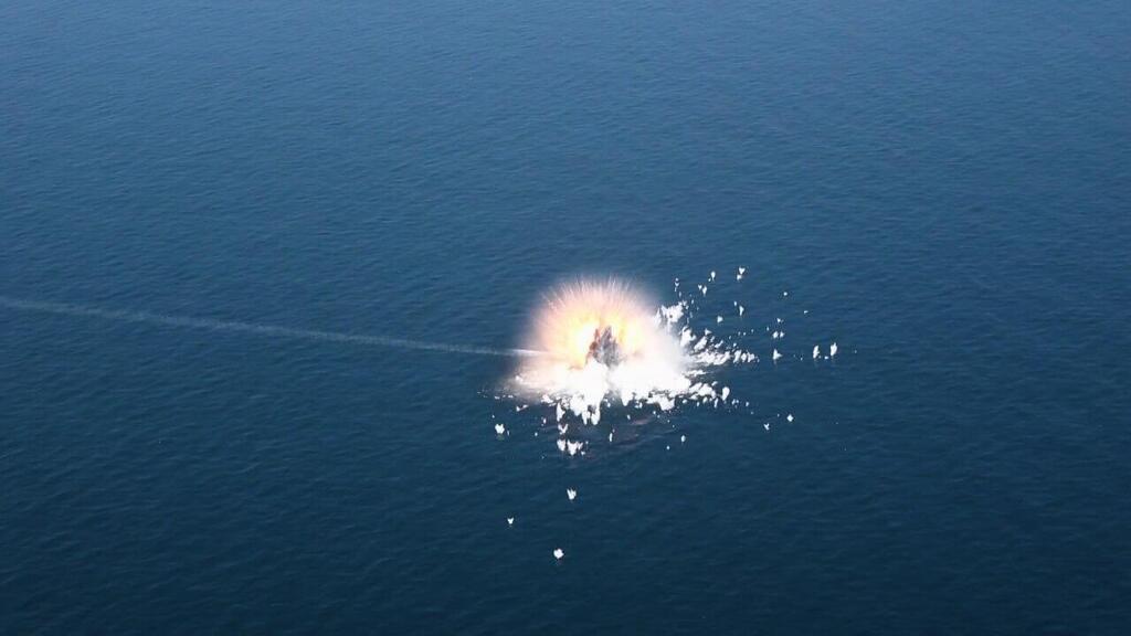An Islamic Revolutionary Guard Corps naval exercise in the Strait of Hormuz איראן תרגיל צבאי במצרי הורמוז