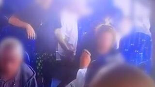 תיעוד: קטין שהצית את השיער של אישה מבוגרת במהלך נסיעה באוטובוס