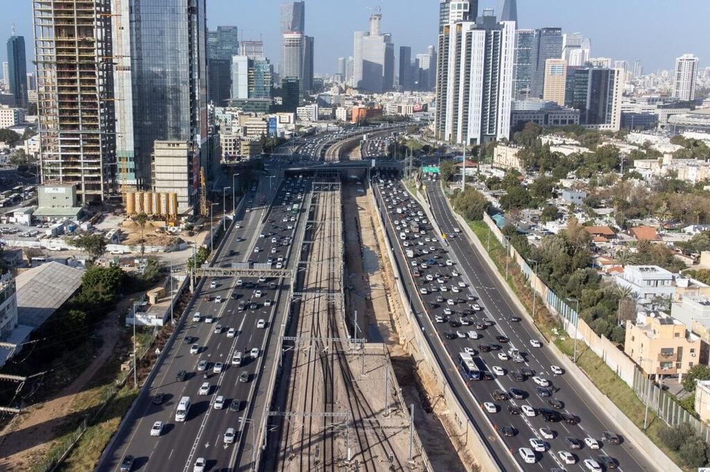 תעודת שליש לשוק הרכב: זינוק בהיברידיות, חשמליות בנפילה