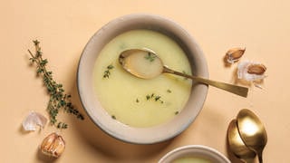 מרק שום ותפוחי אדמה