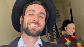 ארז עובד מגלם את דמותו של יעקב לוי