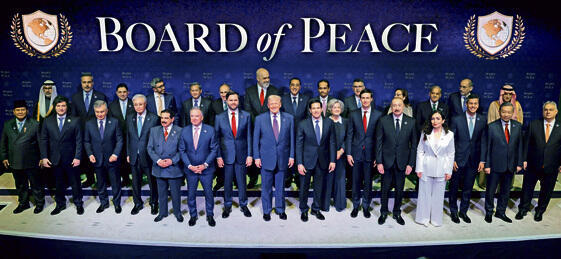 עוד שיא לנשיא. משתתפי כינוס השלום בוושינגטון, אתמול | צילום: צ'יפ סומודובילה, גטי