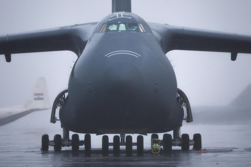 US Air Force C-5 Galaxy aircraft at Lajes Air Base, Azores, Portugal, amid tensions with Iran (Photo: REUTERS/Pedro Nunes) מטוס C-5 גלקסי בסיס לאג'ס האיים האזוריים פורטוגל צבא ארה"ב מתיחות עם איראן טהרן
