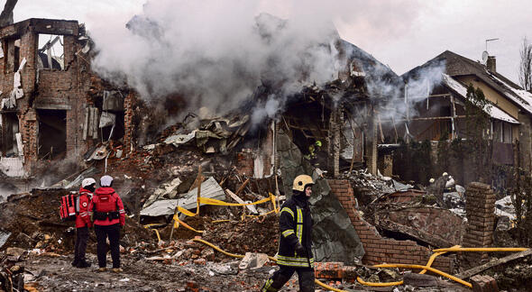 הנזק בקייב לאחר פגיעת טיל רוסי בסוף השבוע