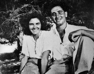 שמעון פרס עם סוניה במחנה קיץ של "הנוער העובד והלומד", 1939 (לע"מ) שמעון פרס עם סוניה במחנה קיץ של "הנוער העובד והלומד", 1939