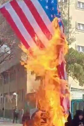 Burning of a US flag at Amirkabir University in Tehran שריפת דגל ארה"ב באוניברסיטת אמיר כביר בטהרן