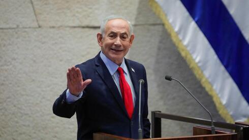 הראש באיראן, הרגליים בבוץ הפוליטי: נתניהו מחכה להישג שיוביל את קמפיין הבחירות