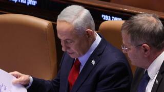 רה"מ בנימין נתניהו ושלמה קרעי במליאה - דיון 40 חתימות