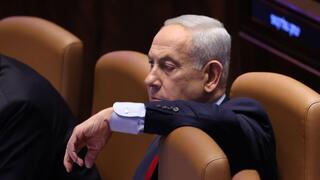 רה"מ בנימין נתניהו ושלמה קרעי במליאה - דיון 40 חתימות רה"מ בנימין נתניהו ושלמה קרעי במליאה - דיון 40 חתימות