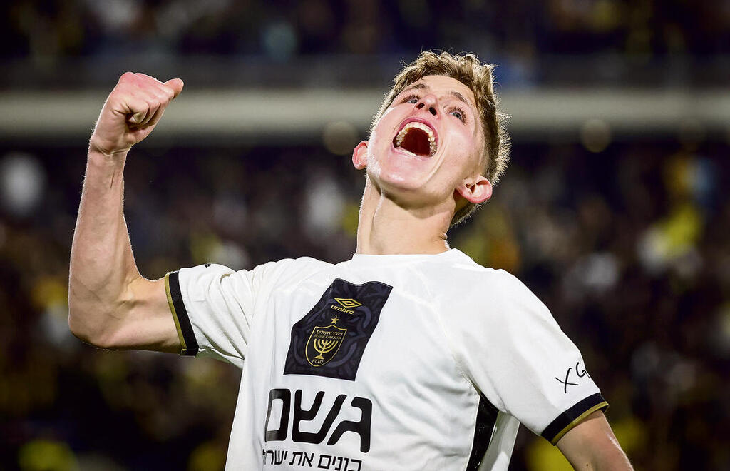 עדי יונה חוגג על נתניה (עוז מועלם) עדי יונה חוגג על נתניה