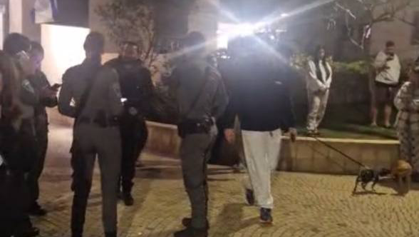 פעילי ימין מפגינים מול ביתה של לוסי אהריש