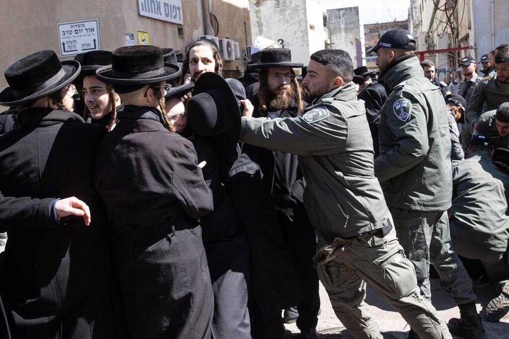 מחאת חרדים נגד גיוס לצה"ל (צילום: אלכס קולומויסקי) מחאת חרדים נגד גיוס לצה"ל