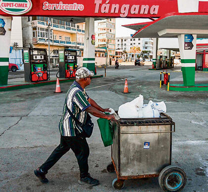 גם פסטיבל הסיגרים בוטל. תחנת דלק נטושה בהאוונה