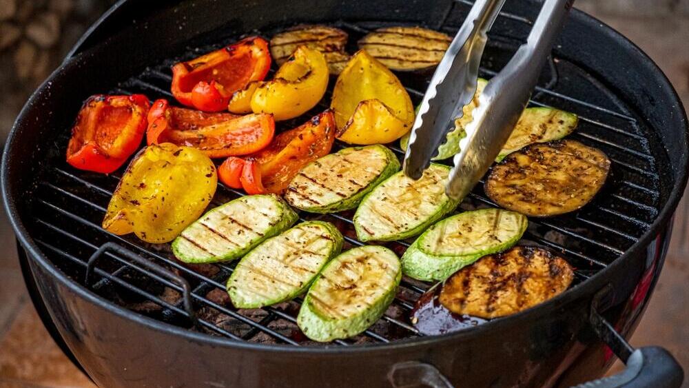 ירקות על הגריל (צילום: shutterstock) ירקות על הגריל