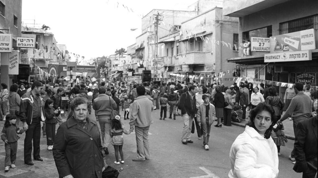 פורים ברחוב שינקין 1984 (צילום: עופר גודארד) פורים ברחוב שינקין 1984