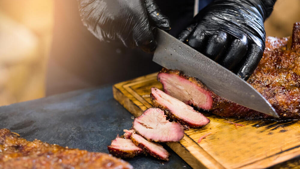 בשר מעושן (צילום: shutterstock) בשר מעושן