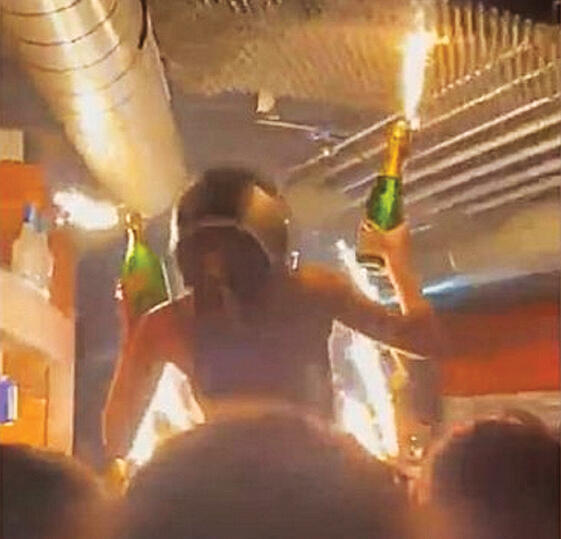 אסון כבד. רגע פריצת הדליקה | צילום: מתוך X