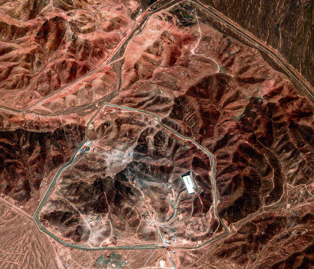 מתקני הגרעין באיראן לאחר תקיפת ארה"ב ביוני 2025. טראמפ זיהה את החולשה האיראנית אחרי השמדת מערכות ההגנה שלה, וניצל את ההזדמנות | צילום: AFP PHOTO SATELLITE IMAGE ©2024 MAXAR TECHNOLOGIES מתקני הגרעין באיראן לאחר תקיפת ארה"ב ביוני 2025. טראמפ זיהה את החולשה האיראנית אחרי השמדת מערכות ההגנה שלה, וניצל את ההזדמנות | צילום: AFP PHOTO SATELLITE IMAGE ©2024 MAXAR TECHNOLOGIES