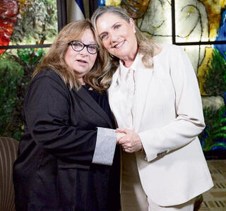 "כל עם ישראל צריך  ריפוי". מיכל הרצוג  וסילביה קוניו