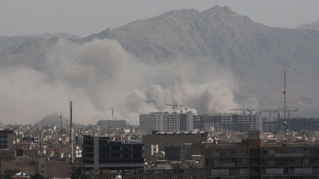 Strikes in Tehran (Photo: Majid Asgaripour/WANA (West Asia News Agency) via REUTERS) טהרן איראן עשן תקיפות