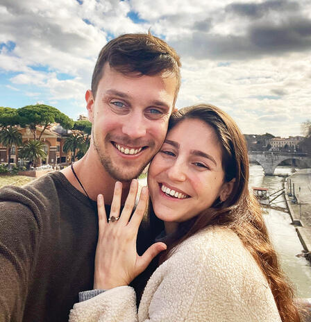 תקועים ברומא, אחרי האירוסים. הגר אוליבר ועומר מאירוביץ (ללא) תקועים ברומא, אחרי האירוסים. הגר אוליבר ועומר מאירוביץ