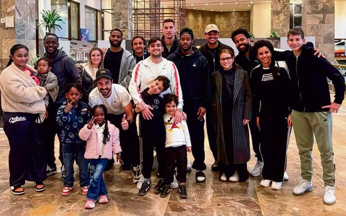 הזרים של הפועל ת"א בכדורגל ובני משפחותיהם במלון בירדן הזרים של הפועל ת"א בכדורגל ובני משפחותיהם במלון בירדן