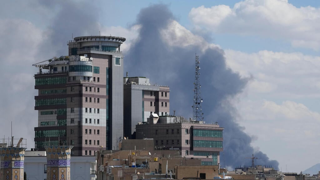 Photo: Vahid Salemi/ AP תקיפות בלב טהרן
