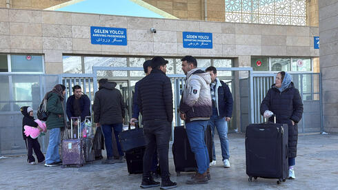 Iran prevents civilians from leaving for Turkey