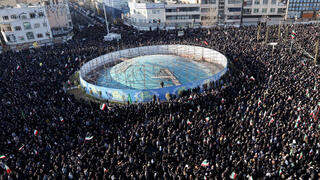 טהרן איראן המונים מתאבלים אחרי חיסול עלי חמינאי