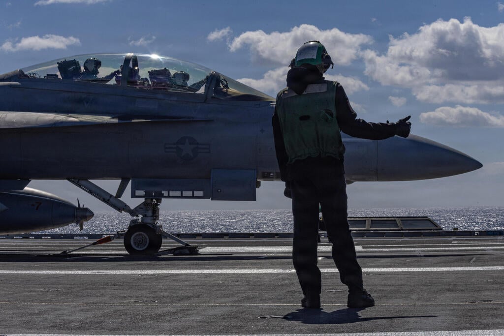 Photo: U.S. Navy/Handout via REUTERS מטוס F/A-18F על נושאת מטוסים ג'רלד פורד של ארה"ב
