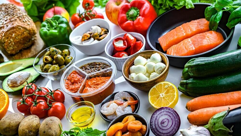 מפחיתה חרדה ומשפרת את מצב הרוח. תזונה ים תיכונית (צילום: shutterstock) תזונה ים תיכונית