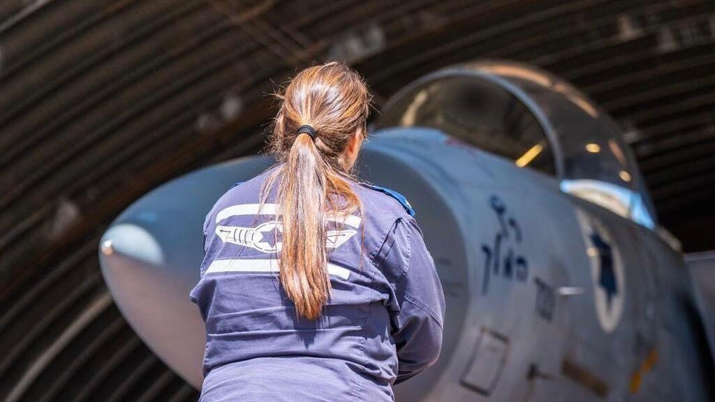 Maj. D, 34, commander of the technical branch in Squadron 106 (Photo: IDF) רס"ן ד . מפקדת גף טכני בטייסת 106 "חוד החנית" בחיל האוויר