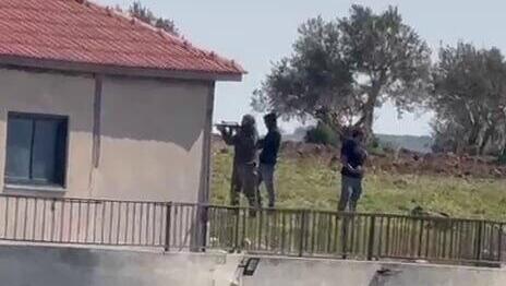 תיעוד ירי המתנחלים בכפר קריות, דרומית לשכם