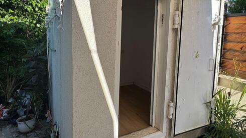 Tel Aviv couple charged after placing small bomb shelter in yard 