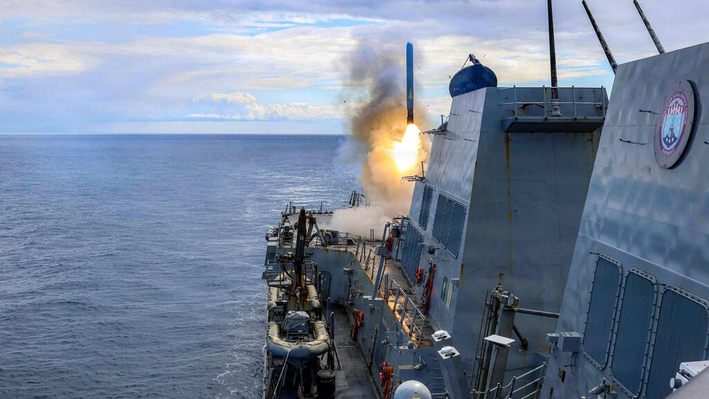 A US destroyer fires toward Iran during the current operation. “The regime was close to obtaining missiles that could reach America.” (Photo: AFP PHOTO /US NAVY and US CENTRAL COMMAND / HANDOUT) משחתת תומאס הודנר
