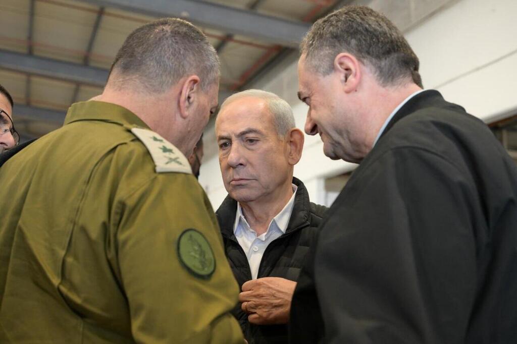 Photo: GPO נתניהו, כ"ץ וזמיר בבסיס פלמחים