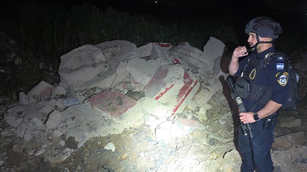 הרסיסים בצפון (צילום: דוברות המשטרה ) פריט אמלח שנמצא במרחב אשרק