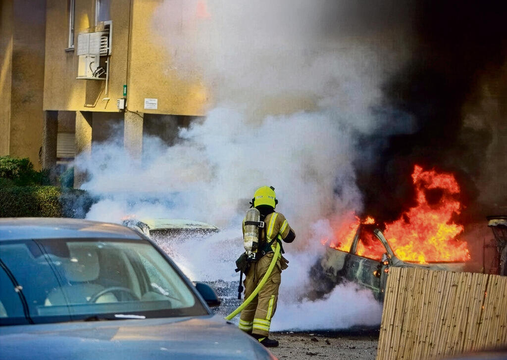 זירת הנפילה ברמת גן, אתמול (צילום: דוברות כבאות והצלה) זירת הנפילה ברמת גן, אתמול