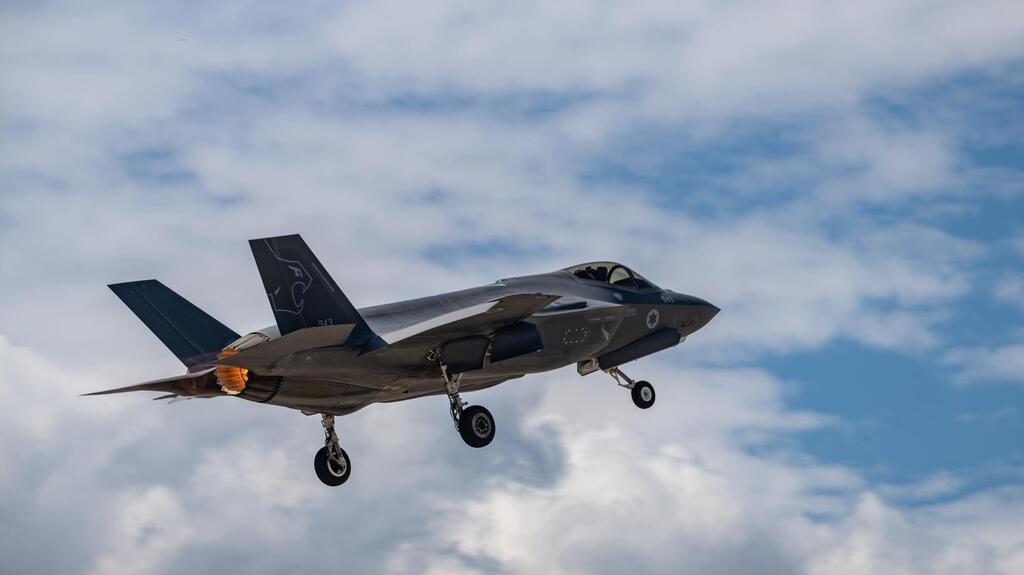 המראת מטוס קרב מסוג ״אדיר״ (F-35i) לתקיפות באיראן (צילום: דובר צה"ל) המראת מטוס קרב מסוג ״אדיר״ (F-35i) לתקיפות באיראן