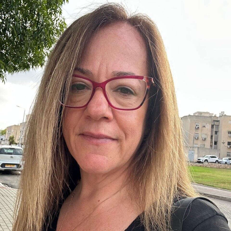 "מה יהיה אם אהיה לבד, ולא יהיה אף אחד שיגיד לי שצריך ללכת למקלט?". נועה פורת (צילום: אלבום פרטי) נועה פורת