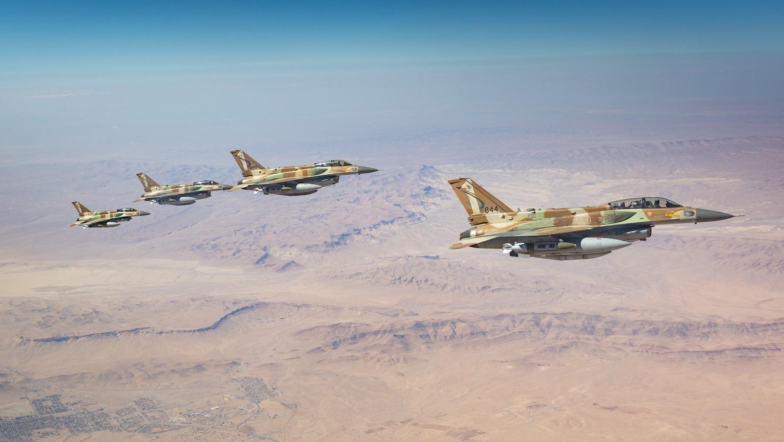 מטוסי קרב של חיל האוויר בדרכם לתקיפה באיראן